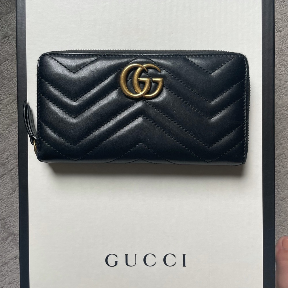 Authentic gucci wallet